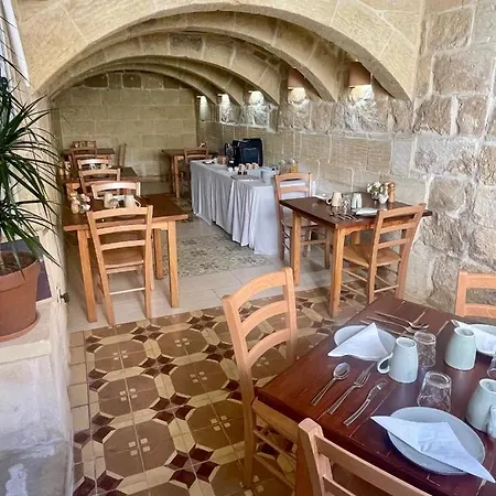 Ta Pinu Bed & Breakfast 3*